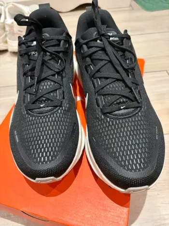 Used Nike Vomero 18 Running Shoes