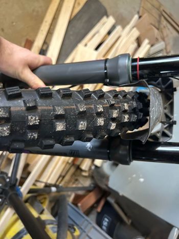 Brugt RockShox Zeb Ultimate Fork 2024 bike — billede 8 af 13