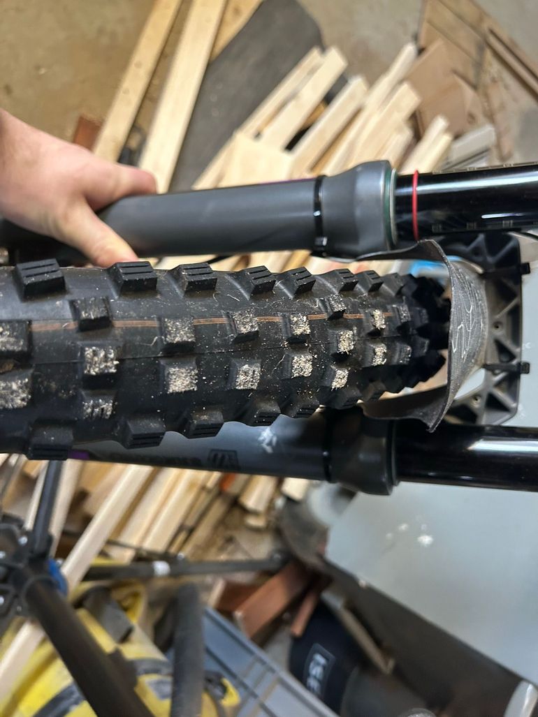 Brugt RockShox Zeb Ultimate Fork 2024 bike — billede 8 af 13