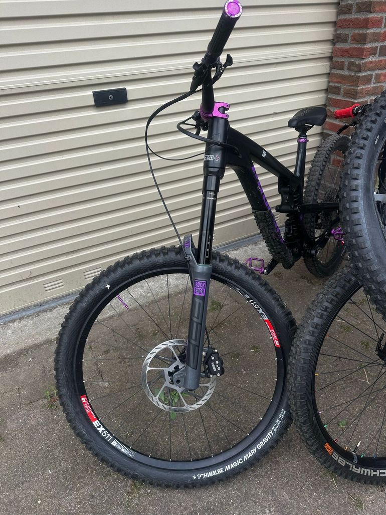 Brugt RockShox Zeb Ultimate Fork 2024 bike — billede 3 af 13