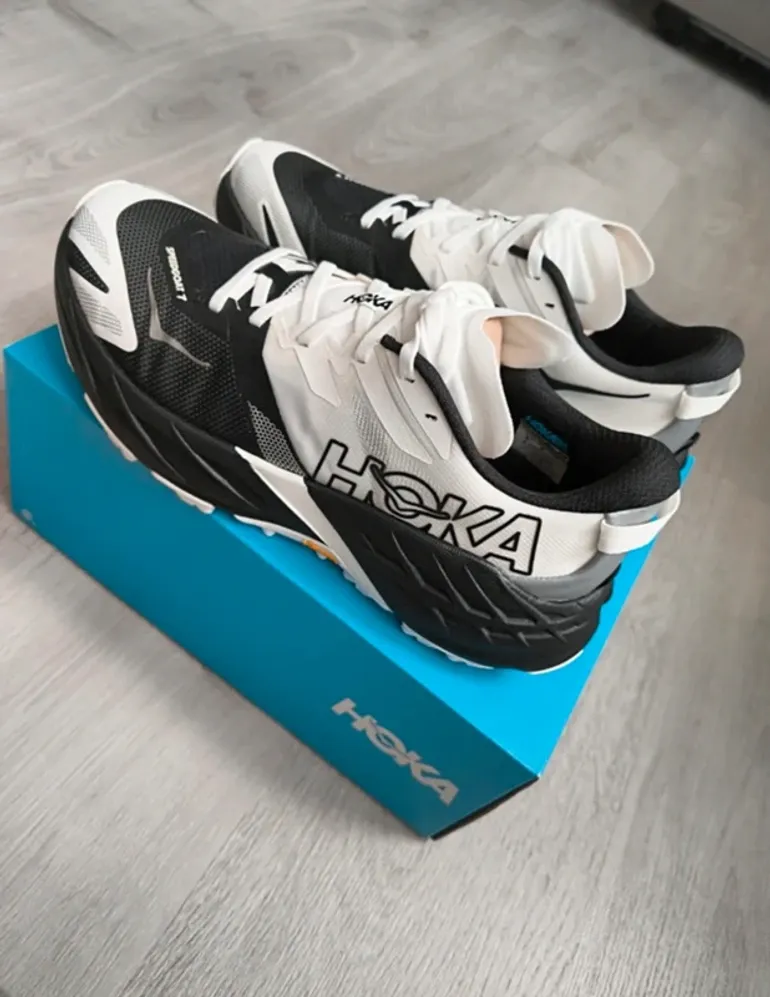 Used Hoka Speedgoat 7 bike — image 3 of 5
