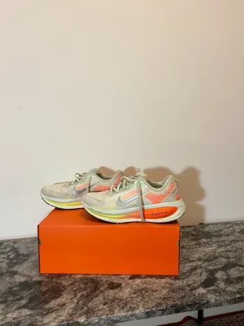 Used Nike Vomero 18 Zoomx Running Shoes