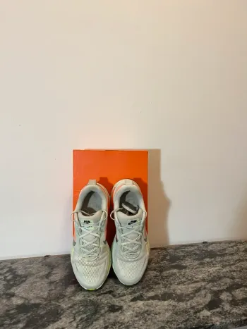 Used Nike Vomero 18 Zoomx bike — image 3 of 3
