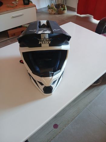 Redbull Junior Helmet 2025 bike usato — immagine 2 di 3