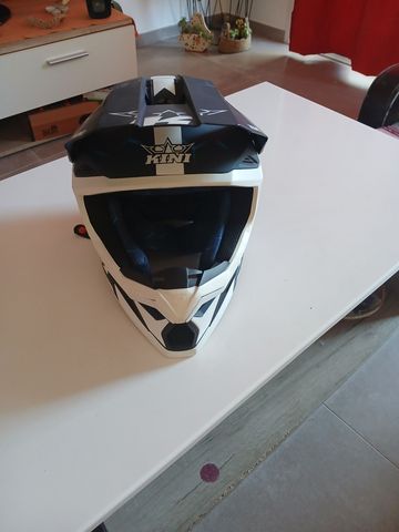 Redbull Junior Helmet 2025 bike usato — immagine 2 di 3