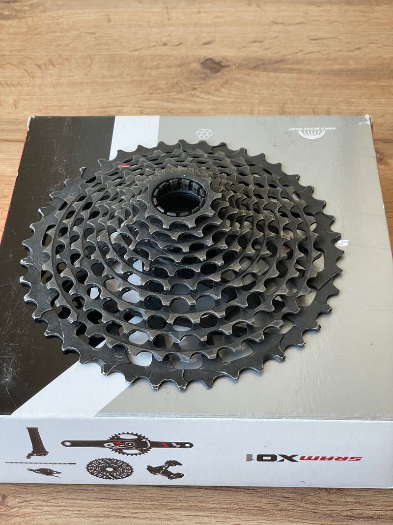 Tweedehands Sram X01 XG-1195 11-speed 10-42T Cassette Drivetrain & Pedals