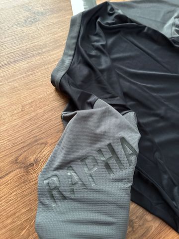 Tweedehands Rapha Pro Team Aero Jersey 2026 bike — afbeelding 7 van 9