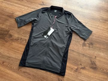 Tweedehands Rapha Pro Team Aero Jersey 2026 bike — afbeelding 1 van 9