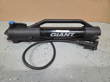 Used Giant Control Tank Tubeless Inflator bike