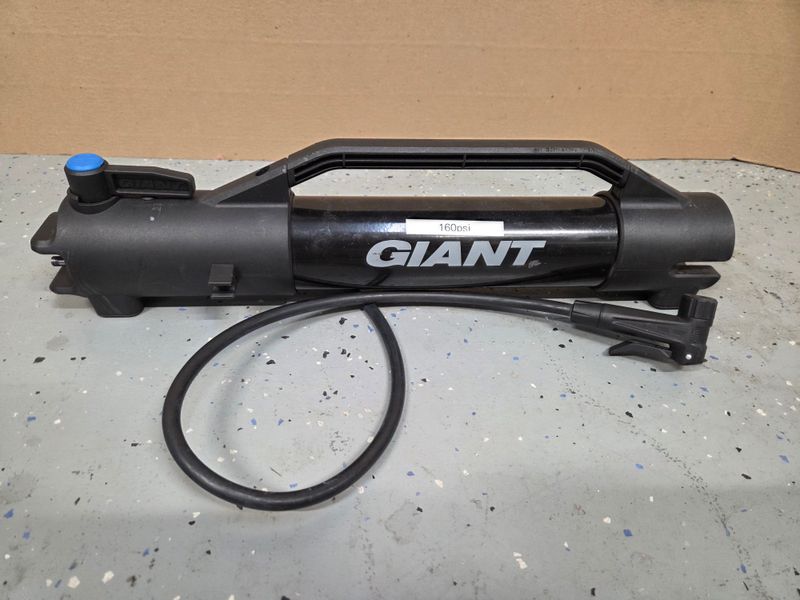 Used Giant Control Tank Tubeless Inflator Cycling Accessories