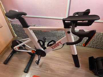 Brugt Wahoo KICKR CORE 2 Smart Trainer 2026 bike — billede 2 af 2