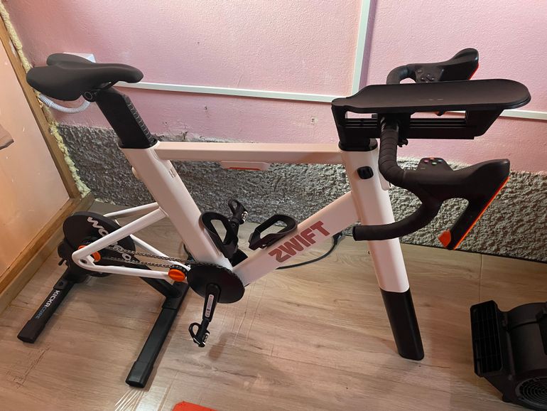 Brugt Wahoo KICKR CORE 2 Smart Trainer 2026 bike — billede 2 af 2