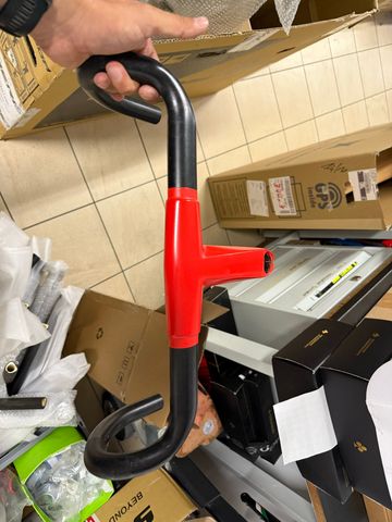 Used Bmc Integrated Handlebar bike — image 1 of 3