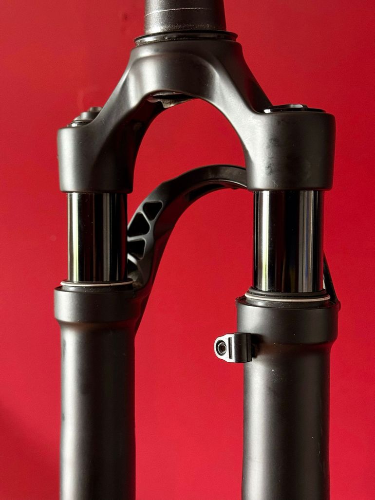 Brugt Fox 32 Taper-Cast Performance Elite 700c 2024 bike — billede 2 af 8