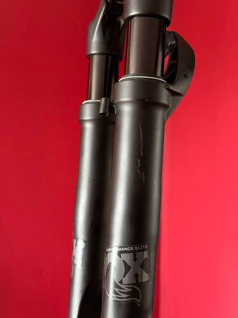 Brugt Fox 32 Taper-Cast Performance Elite 700c 2024 bike — billede 5 af 8