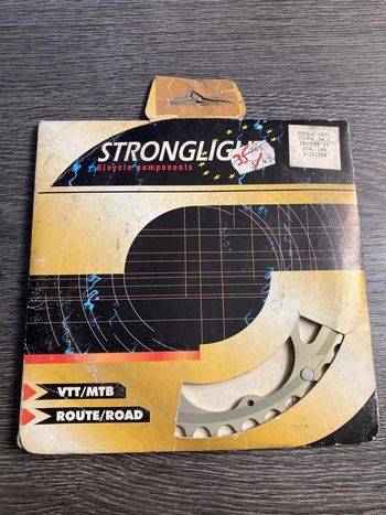 Stronglight, Plateau  44 dents 104-64 Zicral