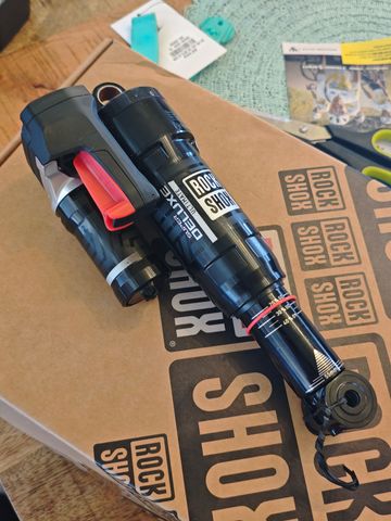 Gebrauchtes RockShox Super Deluxe Ultimate Flight Attendant 2025 Rear Suspension