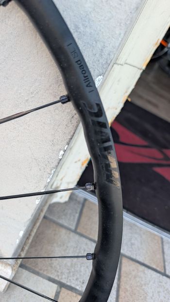 Mavic Allroad SL 25 Hookless 2025 bike de segunda mano — imagen 2 de 6