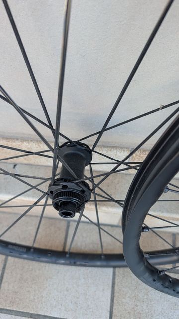 Used Mavic Allroad SL 25 Hookless 2025 bike — image 5 of 6