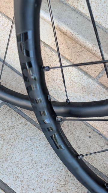 Used Mavic Allroad SL 25 Hookless 2025 bike — image 3 of 6