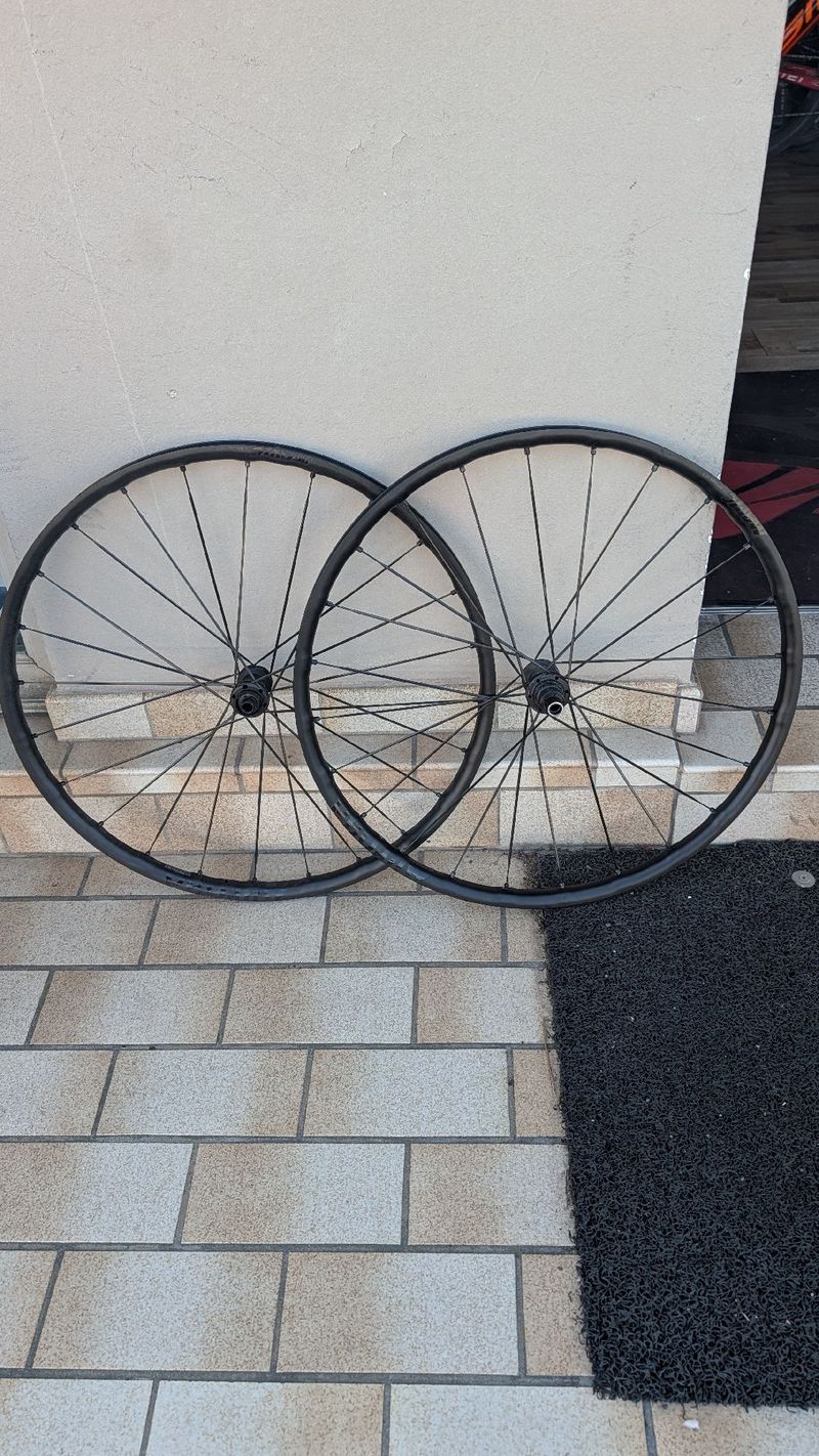 Mavic Allroad SL 25 Hookless 2025 Wheels usato