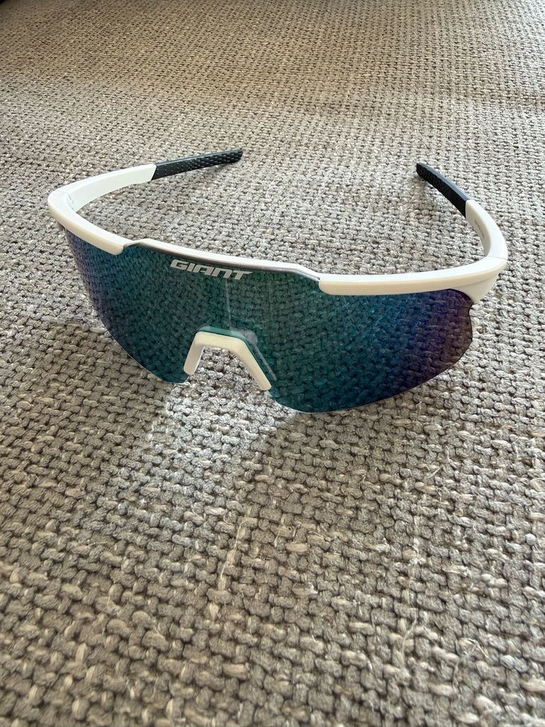 Brugt Giant Sunglasses 2026 bike — billede 2 af 3