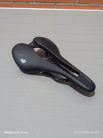 Used Selle Italia SLR Boost Superflow kit Carbonio Saddles & Seatposts