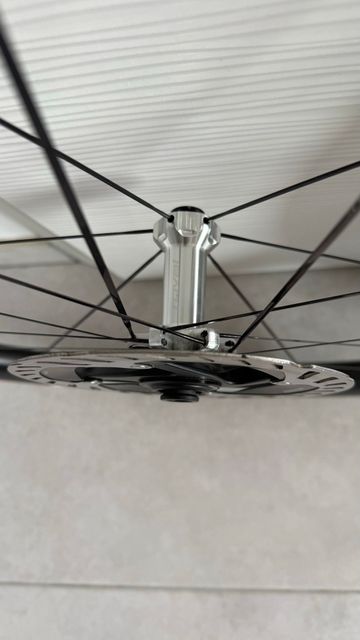 Używany Roval Rapide CLX Team Wheels 2023 bike — zdjęcie 4 z 6