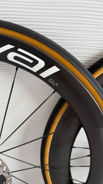 Używany Roval Rapide CLX Team Wheels 2023 bike — zdjęcie 2 z 6