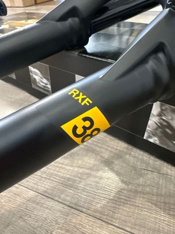 Brugt Öhlins RXF38 M2 2026 bike — billede 3 af 5