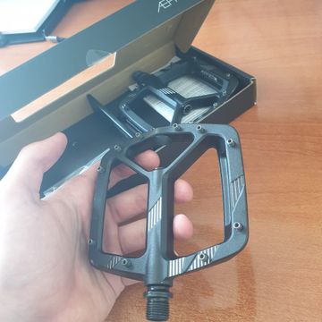 Used Race Face Aeffect R Pedals bike — image 6 of 6