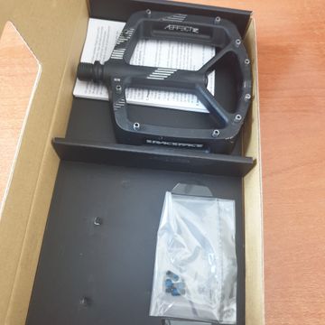 Used Race Face Aeffect R Pedals bike — image 5 of 6