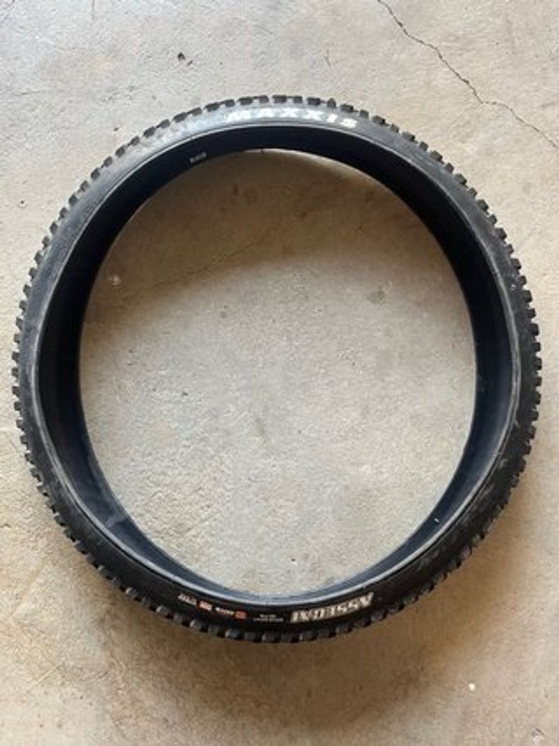 Used Maxxis Assegai / Minion DHR2 2025 Tyres & Tubes