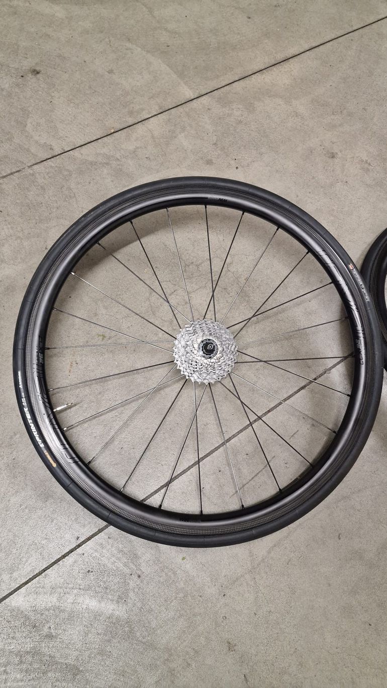 Tweedehands Roval CLX32 bike — afbeelding 2 van 6