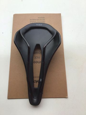 Used Fizik Vento Argo 00 Saddles & Seatposts