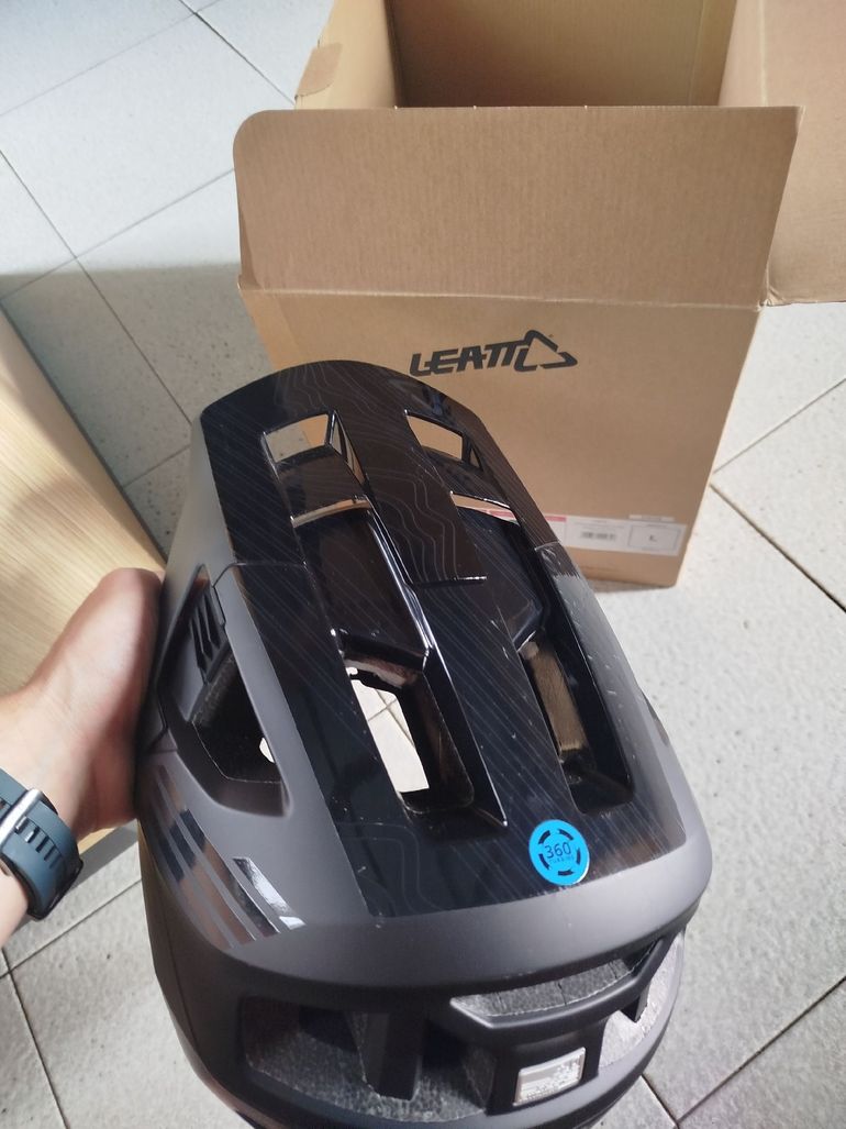 Brugt LEATT Enduro 4.0 Helmet 2024 bike — billede 4 af 10