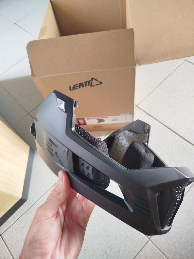 Brugt LEATT Enduro 4.0 Helmet 2024 bike — billede 7 af 10