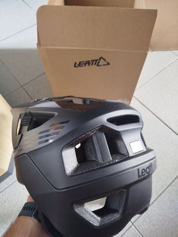 Brugt LEATT Enduro 4.0 Helmet 2024 bike — billede 3 af 10