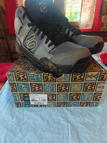 Five Ten Impact High Cycling Shoes usato
