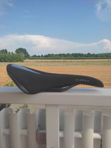 Used Fizik Aliante R1 2026 Saddles & Seatposts