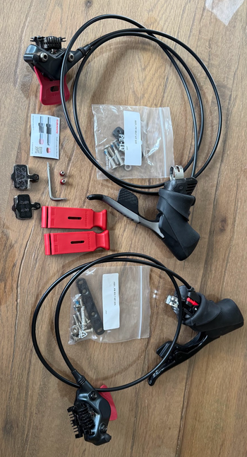 Tweedehands Sram Force AXS D1 Shifters with Calipers Brakes