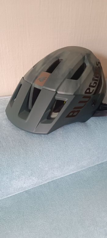 Used Bluegrass ROGUE CORE MIPS 2024 bike — image 4 of 7