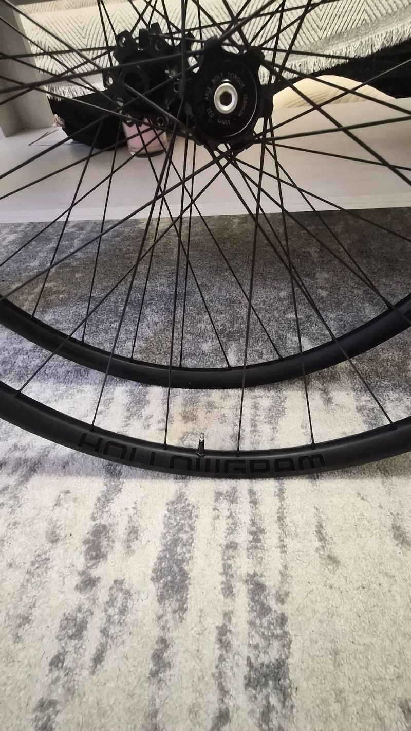 Używany Cannondale Hollowgram Lefty Ocho DT Swiss Ratchet 2025 Wheels