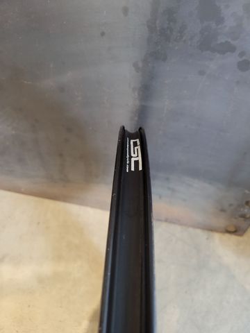 Used CSC Carbone Front Wheel 2026 bike — image 4 of 5