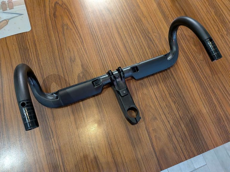 Brugt Deda Superbox EVO Stem and Superzero RS Handlebar 2026 bike — billede 2 af 7