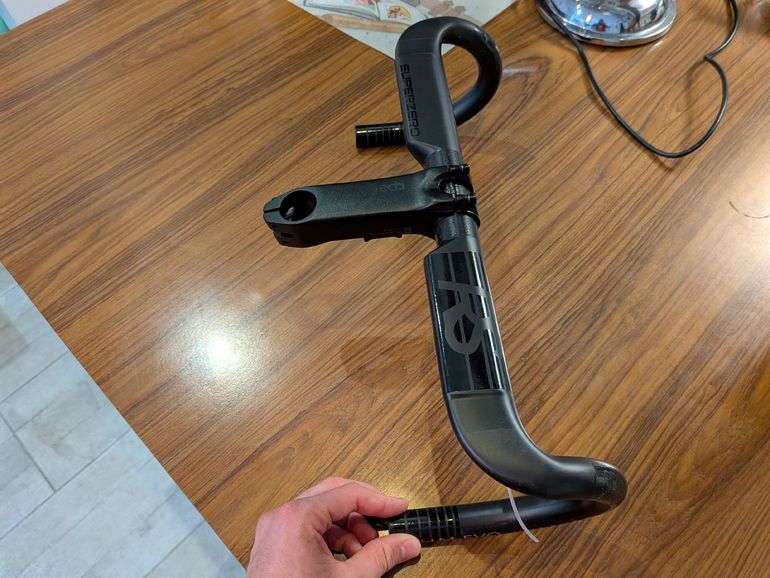 Brugt Deda Superbox EVO Stem and Superzero RS Handlebar 2026 bike — billede 7 af 7