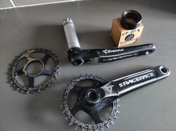 Używany Race Face PEDALIER RACE FACE TURBINE Drivetrain & Pedals