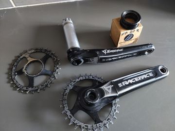 Race Face PEDALIER RACE FACE TURBINE Drivetrain & Pedals d'occasion