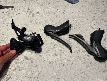 Käytetty Shimano GRX ST-RX820 Drivetrain & Pedals