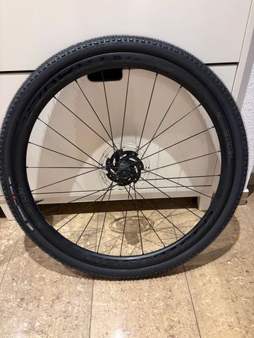 Used Bontrager Aeolus Pro 3V 2025 bike — image 2 of 8